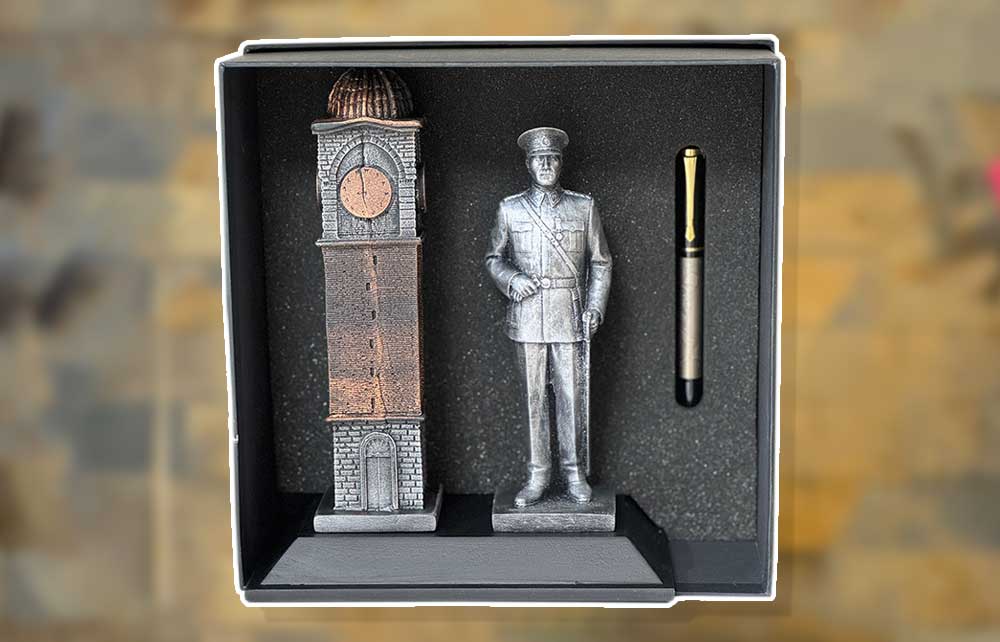 Atatürk ve Büyük Saat Hediyeliği 04